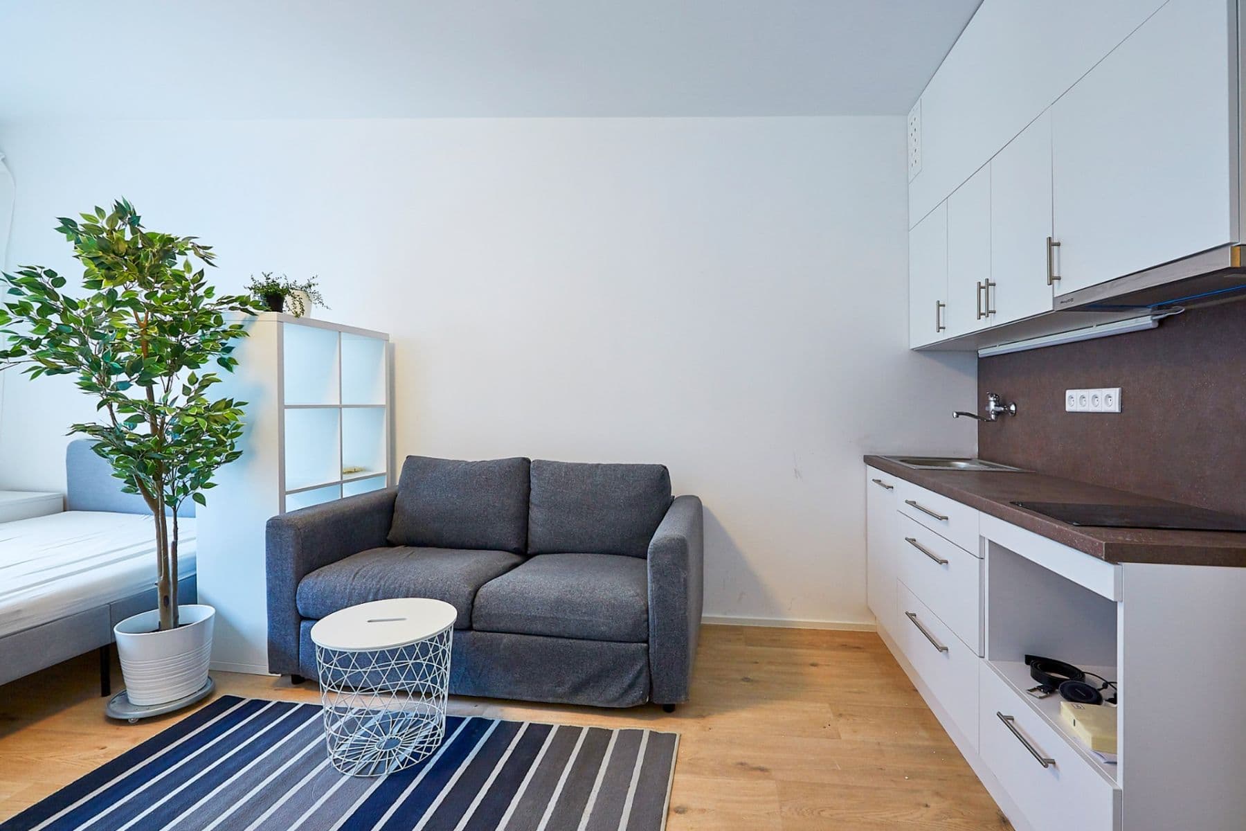 Pronájem bytu 1+kk 30 m², Pod Soutratím, Praha, Praha Pronájem bytu 1+kk 30 m², Pod Soutratím, Praha, Praha