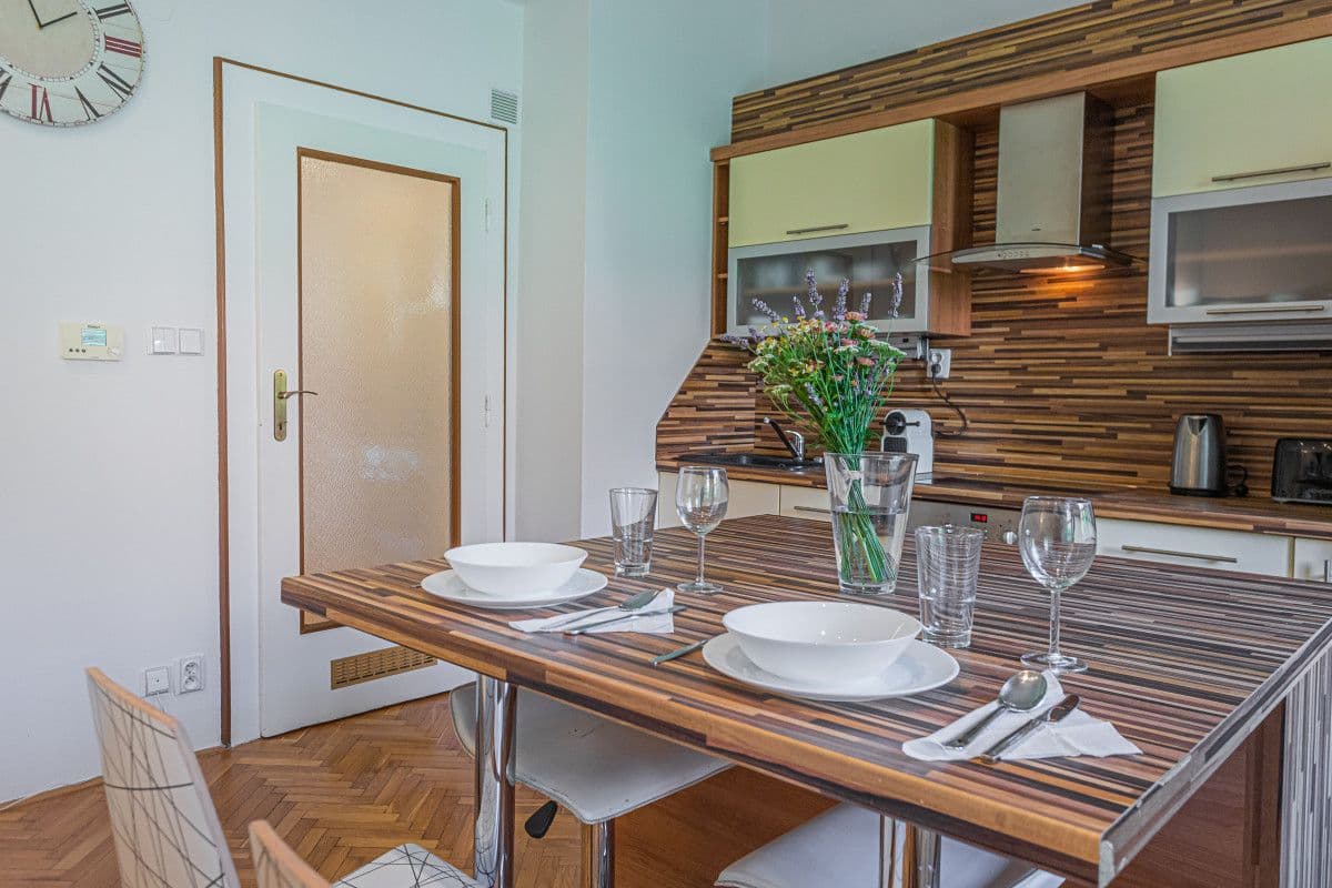 Pronájem bytu 50 m², U Obecního dvora, Praha, Praha Pronájem bytu 50 m², U Obecního dvora, Praha, Praha
