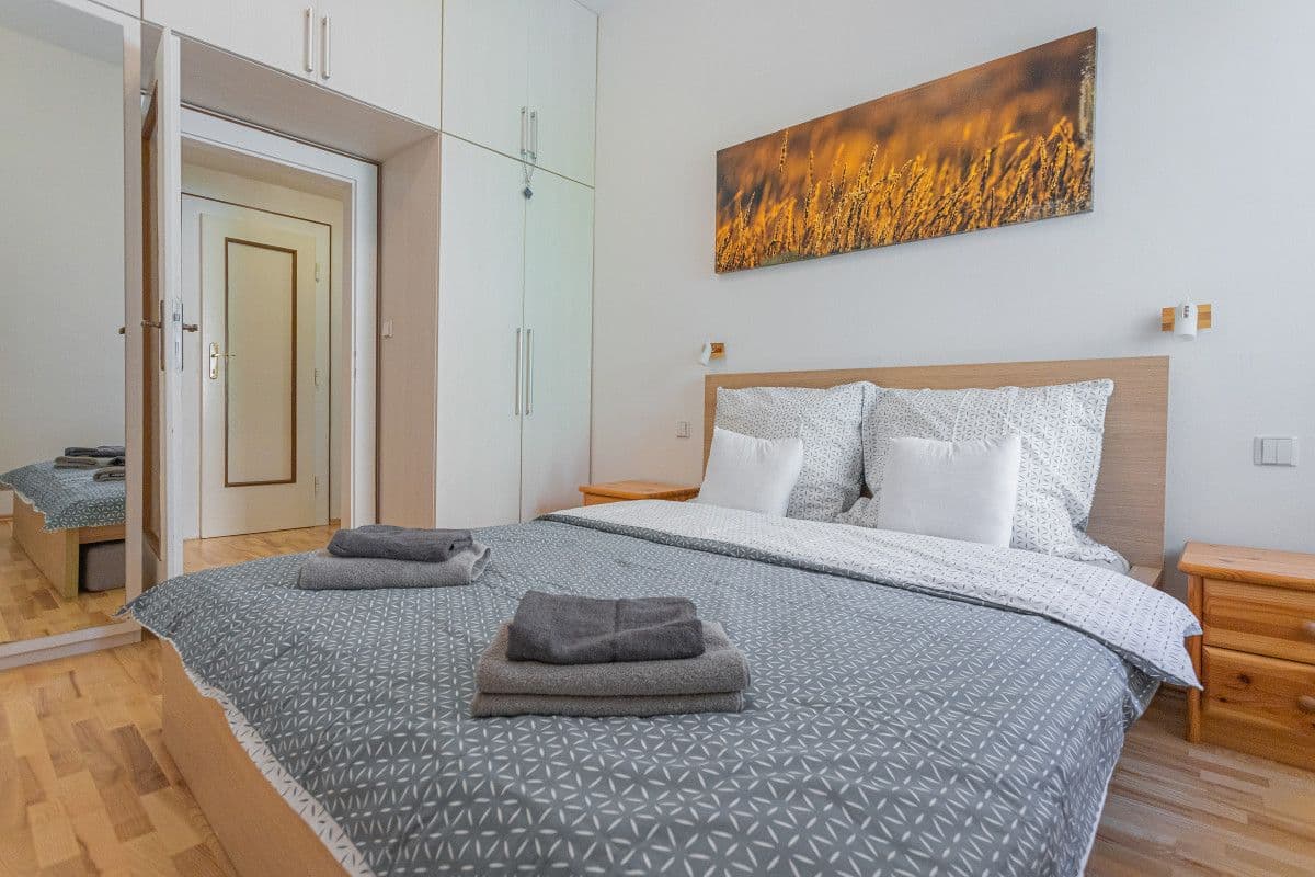 Pronájem bytu 50 m², U Obecního dvora, Praha, Praha Pronájem bytu 50 m², U Obecního dvora, Praha, Praha