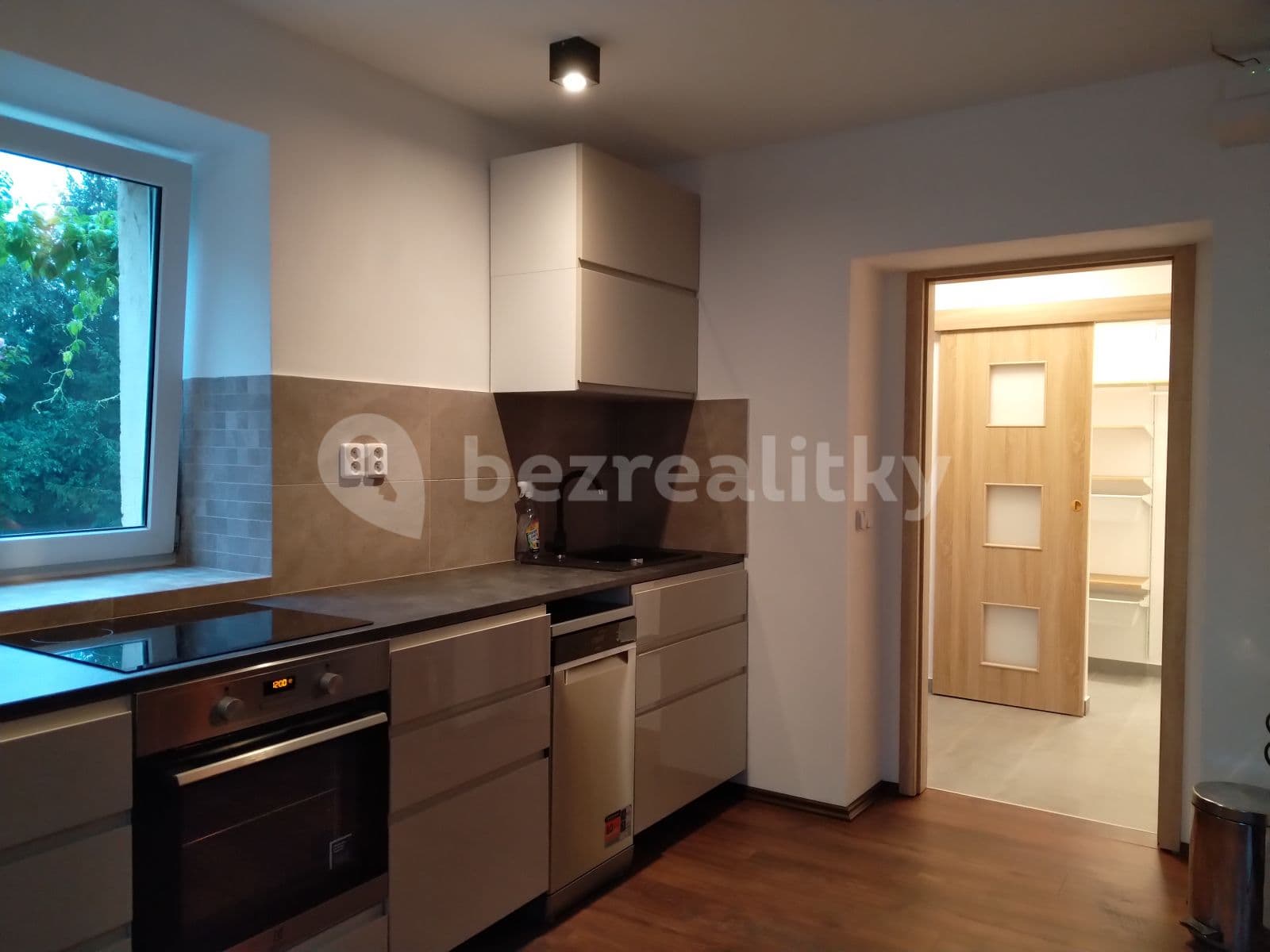 Pronájem bytu 2+kk 58 m², Za Mlýnem, Hostivice, Středočeský kraj Pronájem bytu 2+kk 58 m², Za Mlýnem, Hostivice, Středočeský kraj