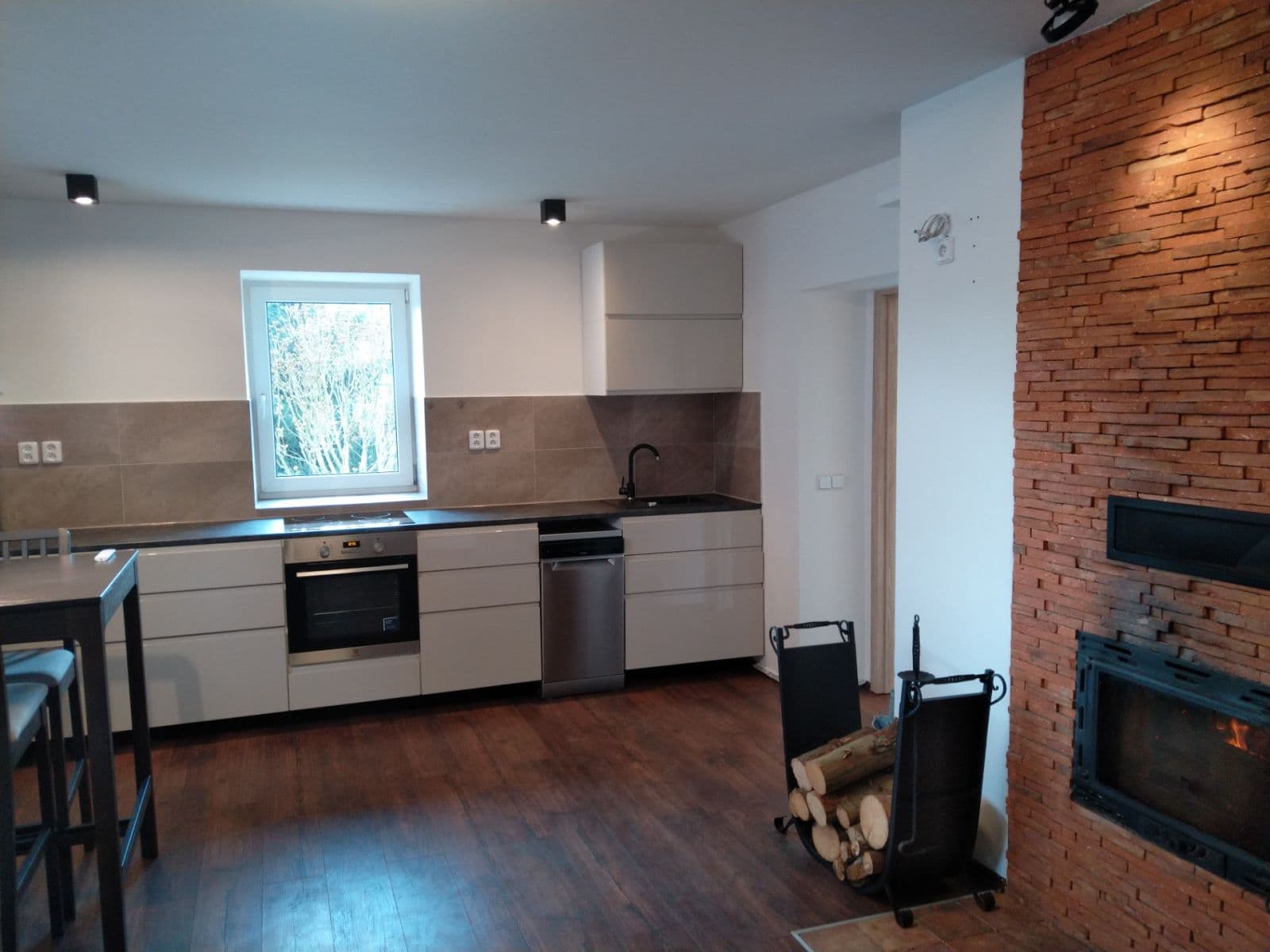 Pronájem bytu 2+kk 58 m², Za Mlýnem, Hostivice, Středočeský kraj Pronájem bytu 2+kk 58 m², Za Mlýnem, Hostivice, Středočeský kraj