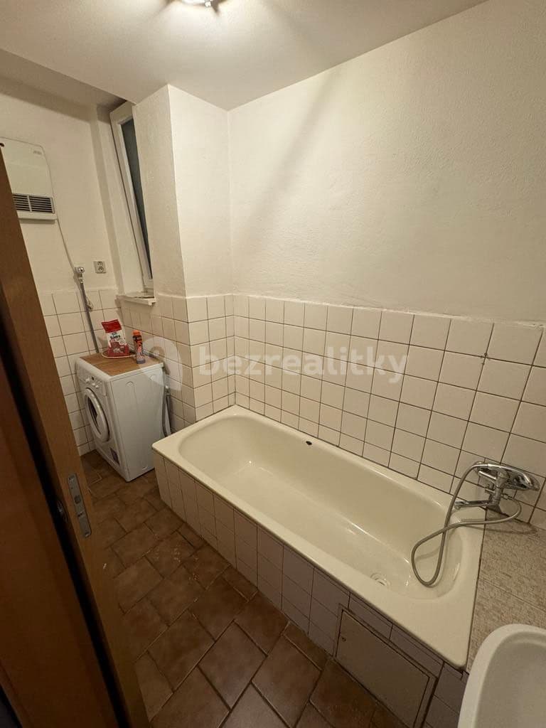 Pronájem bytu 3+1 80 m², Husova, Olomouc, Olomoucký kraj Pronájem bytu 3+1 80 m², Husova, Olomouc, Olomoucký kraj