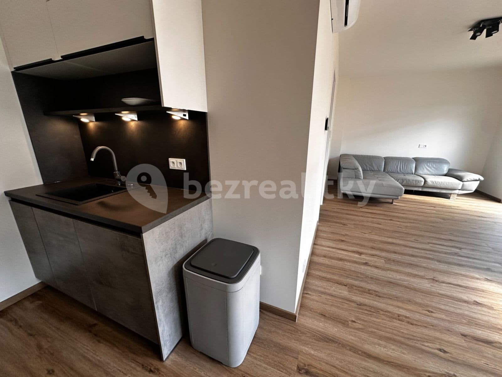 Pronájem domu 107 m², pozemek 189 m², Hůlkova, Praha, Praha Pronájem domu 107 m², pozemek 189 m², Hůlkova, Praha, Praha
