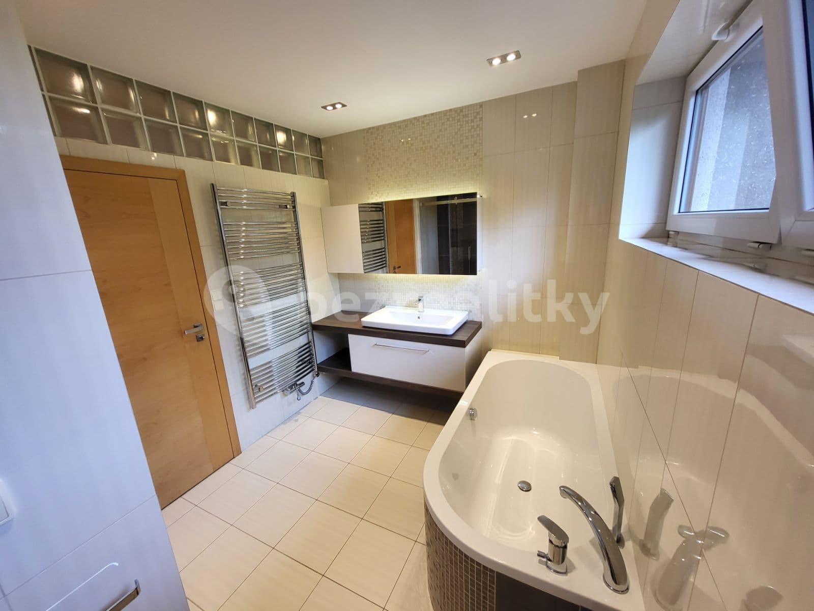 Pronájem bytu 3+kk 91 m², Jiřího Purkyně, Hradec Králové, Královéhradecký kraj Pronájem bytu 3+kk 91 m², Jiřího Purkyně, Hradec Králové, Královéhradecký kraj