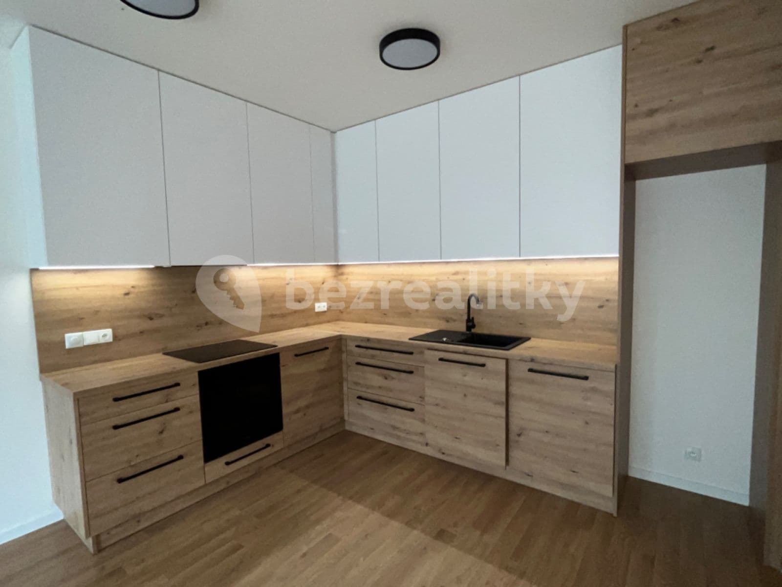 Pronájem bytu 2+kk 58 m², U Pivovaru, Benešov, Středočeský kraj Pronájem bytu 2+kk 58 m², U Pivovaru, Benešov, Středočeský kraj