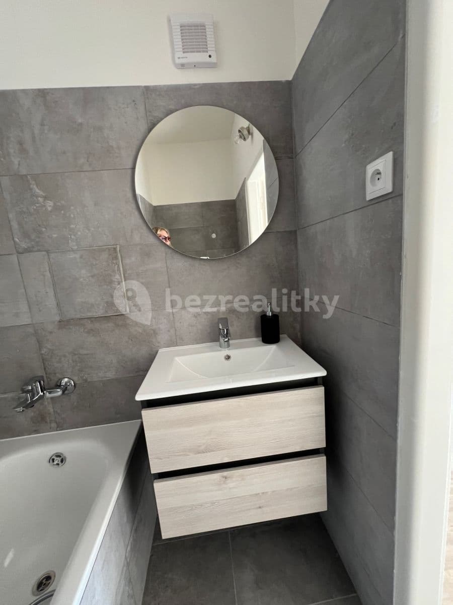 Pronájem bytu 2+1 55 m², Písecká, Praha, Praha Pronájem bytu 2+1 55 m², Písecká, Praha, Praha
