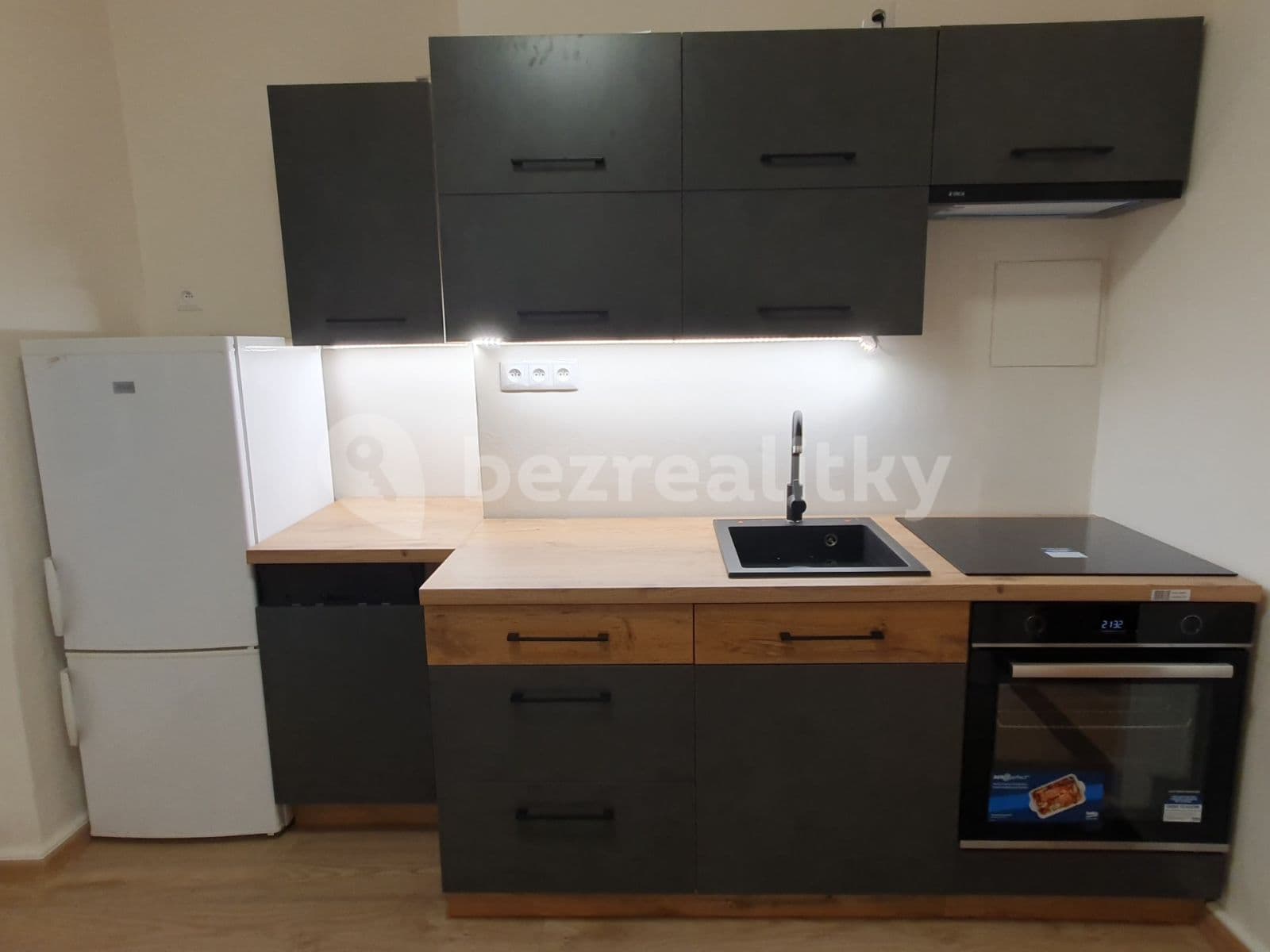 Pronájem bytu 2+1 55 m², Písecká, Praha, Praha Pronájem bytu 2+1 55 m², Písecká, Praha, Praha
