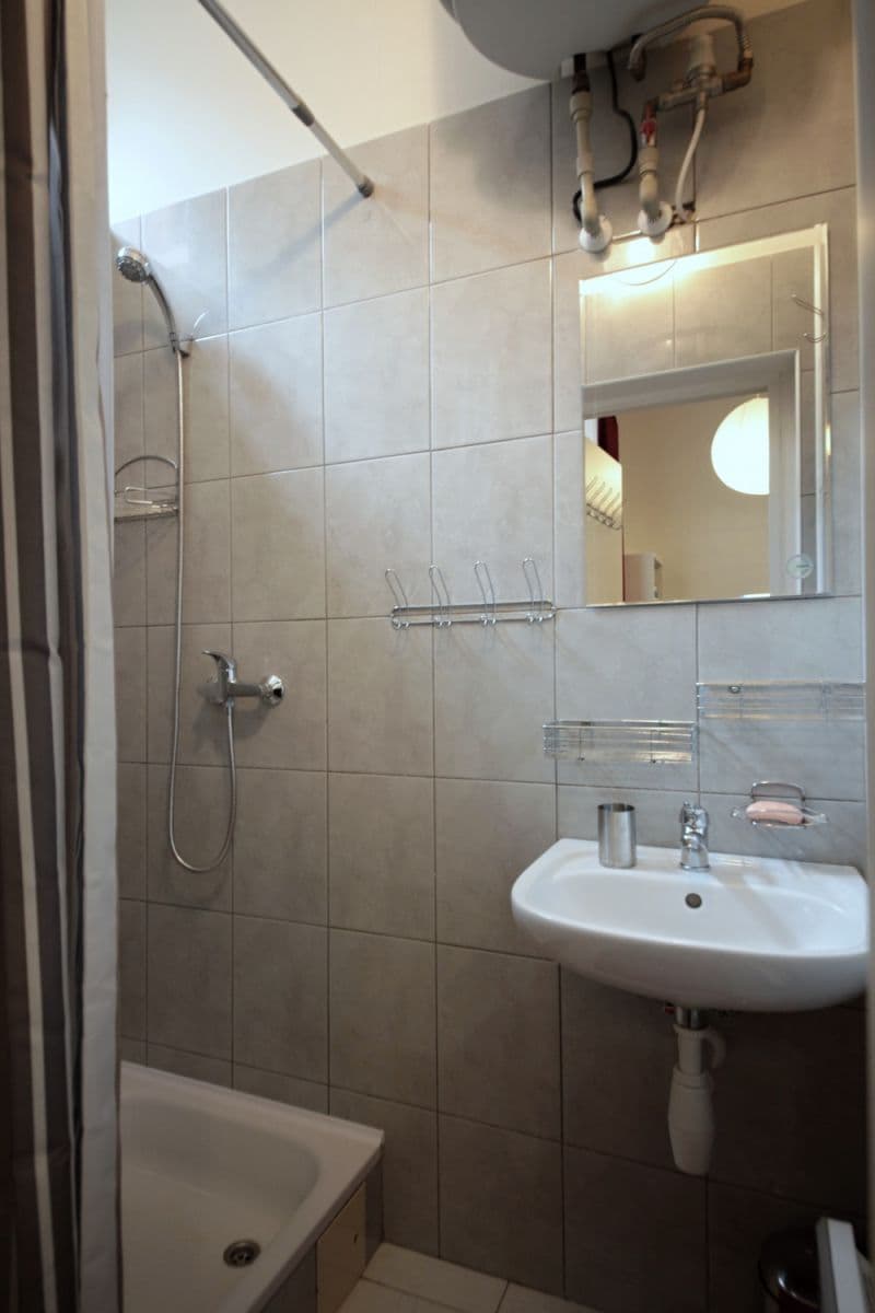 Pronájem bytu 24 m², Tyršova, Praha, Praha Pronájem bytu 24 m², Tyršova, Praha, Praha