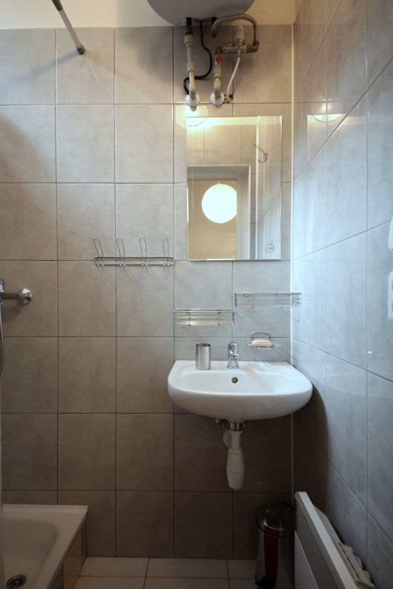 Pronájem bytu 24 m², Tyršova, Praha, Praha Pronájem bytu 24 m², Tyršova, Praha, Praha