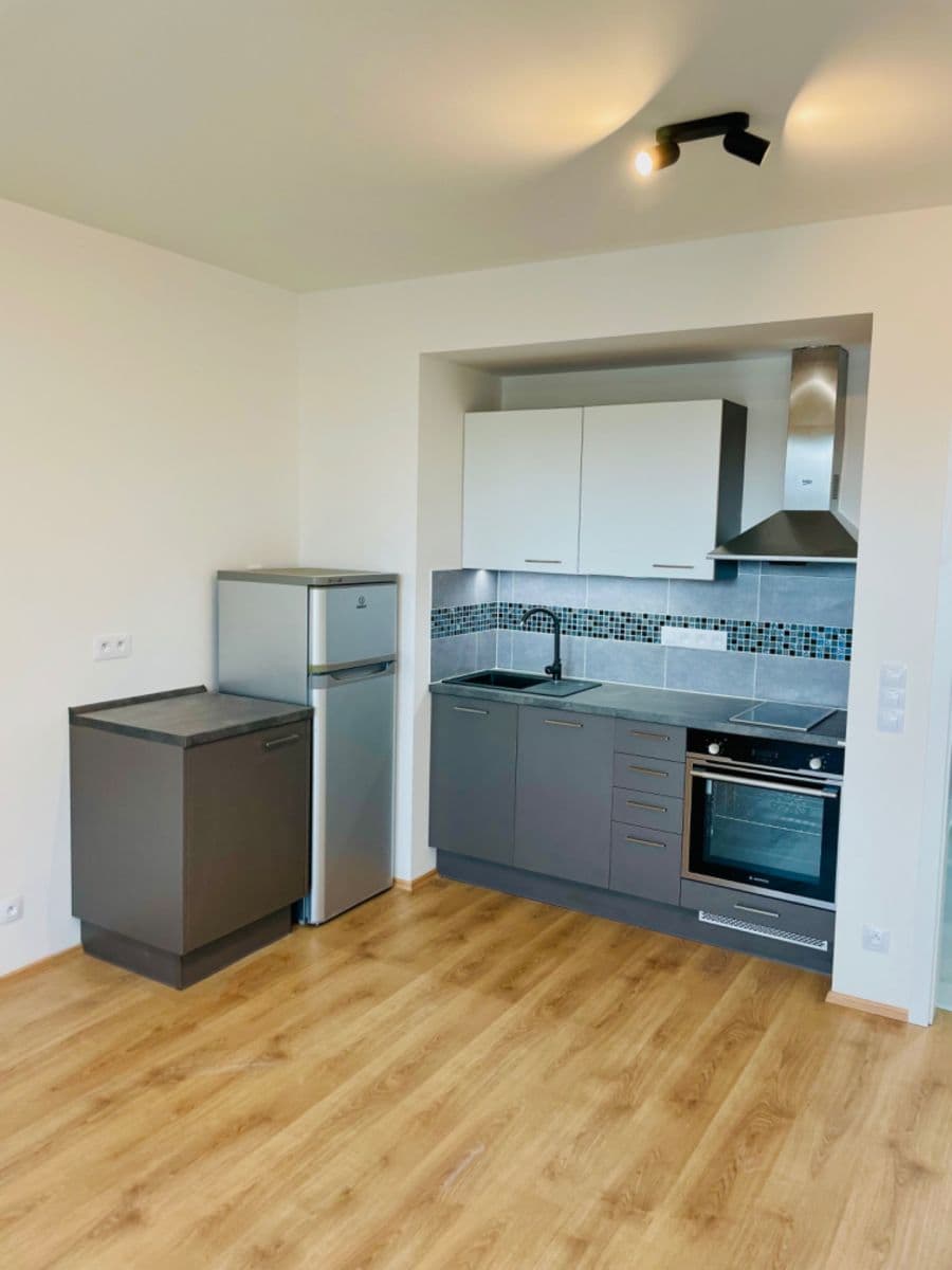 Pronájem bytu 1+kk 37 m², Kladno, Středočeský kraj Pronájem bytu 1+kk 37 m², Kladno, Středočeský kraj