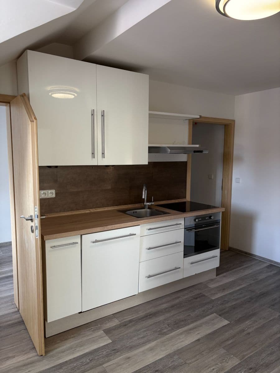 Pronájem bytu 2+1 60 m², Moskevská, Karlovy Vary, Karlovarský kraj Pronájem bytu 2+1 60 m², Moskevská, Karlovy Vary, Karlovarský kraj