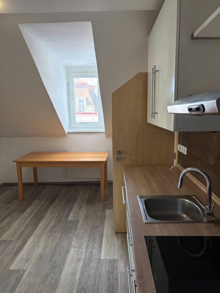 Pronájem bytu 2+1 60 m², Moskevská, Karlovy Vary, Karlovarský kraj Pronájem bytu 2+1 60 m², Moskevská, Karlovy Vary, Karlovarský kraj