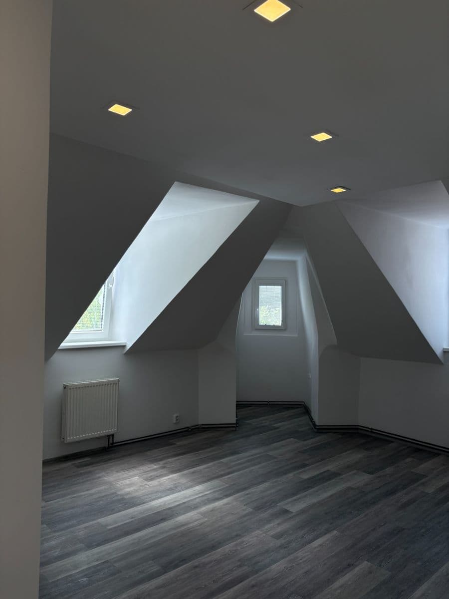 Pronájem bytu 2+1 60 m², Moskevská, Karlovy Vary, Karlovarský kraj Pronájem bytu 2+1 60 m², Moskevská, Karlovy Vary, Karlovarský kraj
