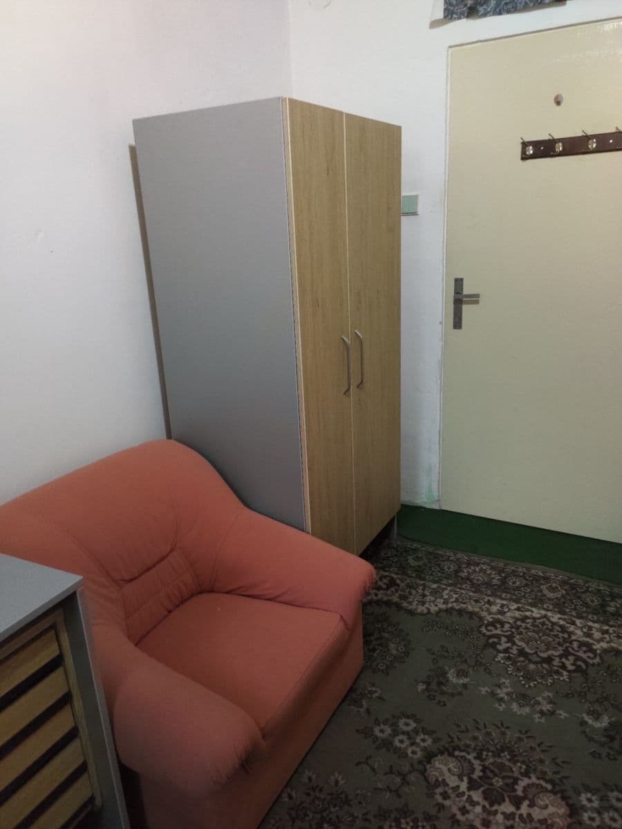 Pronájem bytu 1+kk 25 m², Husova, Pardubice, Pardubický kraj Pronájem bytu 1+kk 25 m², Husova, Pardubice, Pardubický kraj