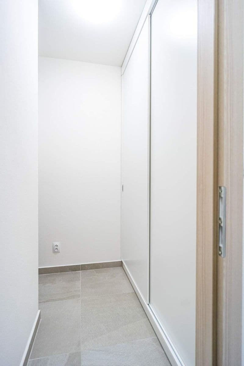 Pronájem bytu 2+kk 60 m², Metelkova, Kuřim, Jihomoravský kraj Pronájem bytu 2+kk 60 m², Metelkova, Kuřim, Jihomoravský kraj