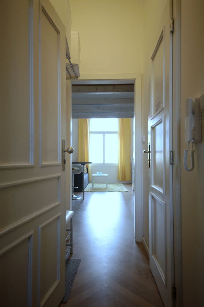 Pronájem bytu  23 m², náměstí Bratří Synků, Praha, Praha Pronájem bytu  23 m², náměstí Bratří Synků, Praha, Praha