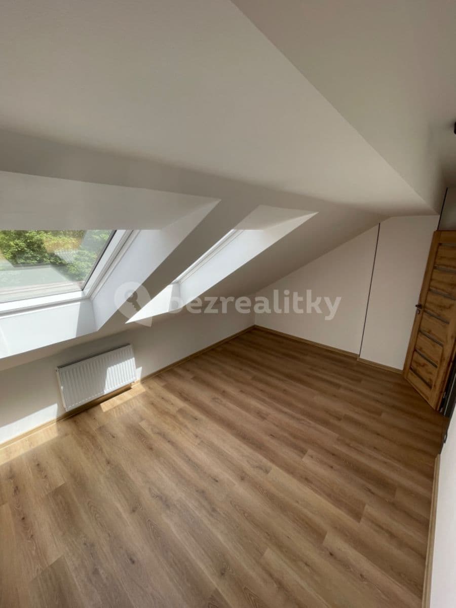 Pronájem bytu 3+kk 74 m², Bratří Čapků, Hradec Králové, Královéhradecký kraj Pronájem bytu 3+kk 74 m², Bratří Čapků, Hradec Králové, Královéhradecký kraj