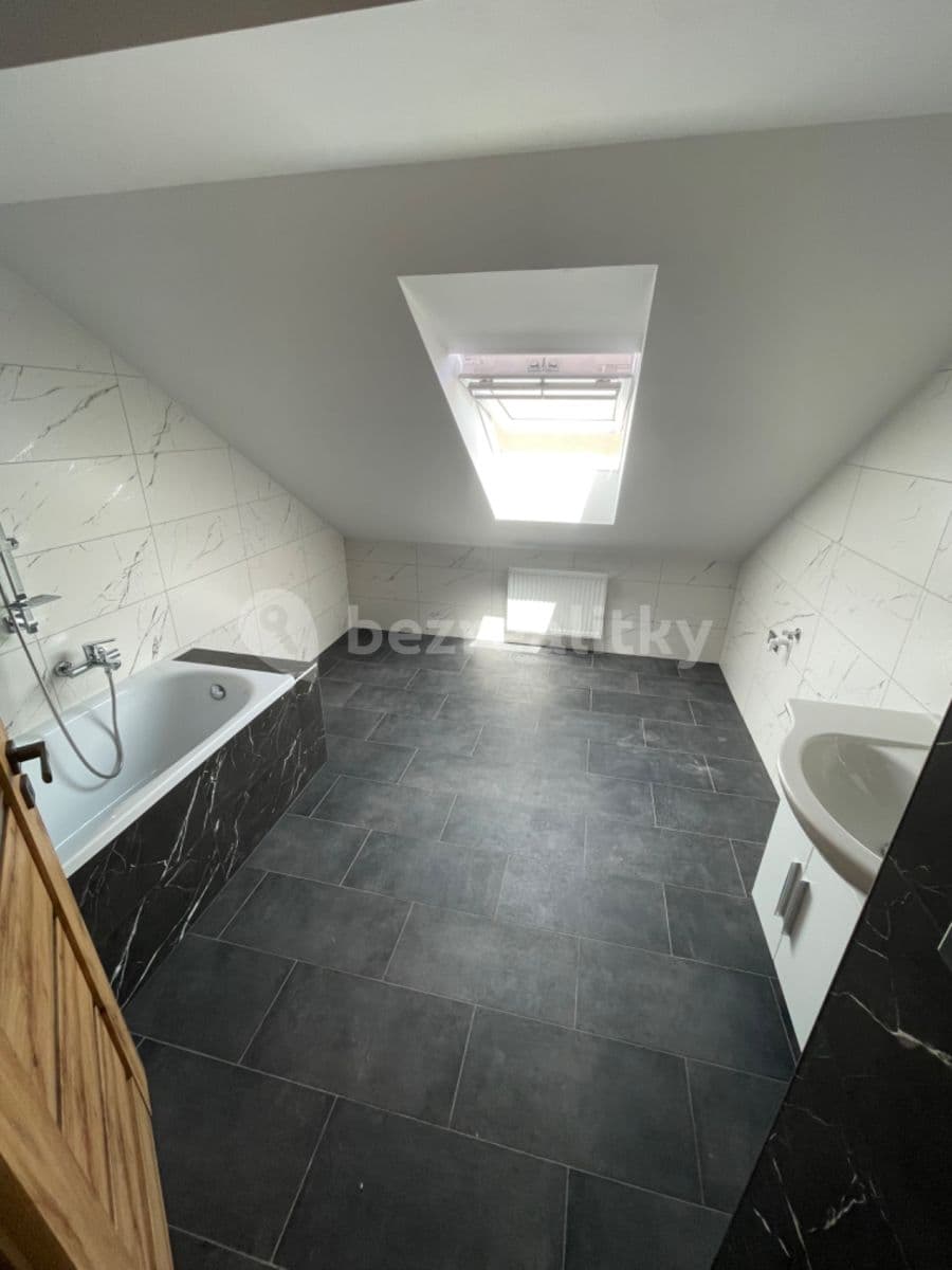 Pronájem bytu 3+kk 74 m², Bratří Čapků, Hradec Králové, Královéhradecký kraj Pronájem bytu 3+kk 74 m², Bratří Čapků, Hradec Králové, Královéhradecký kraj