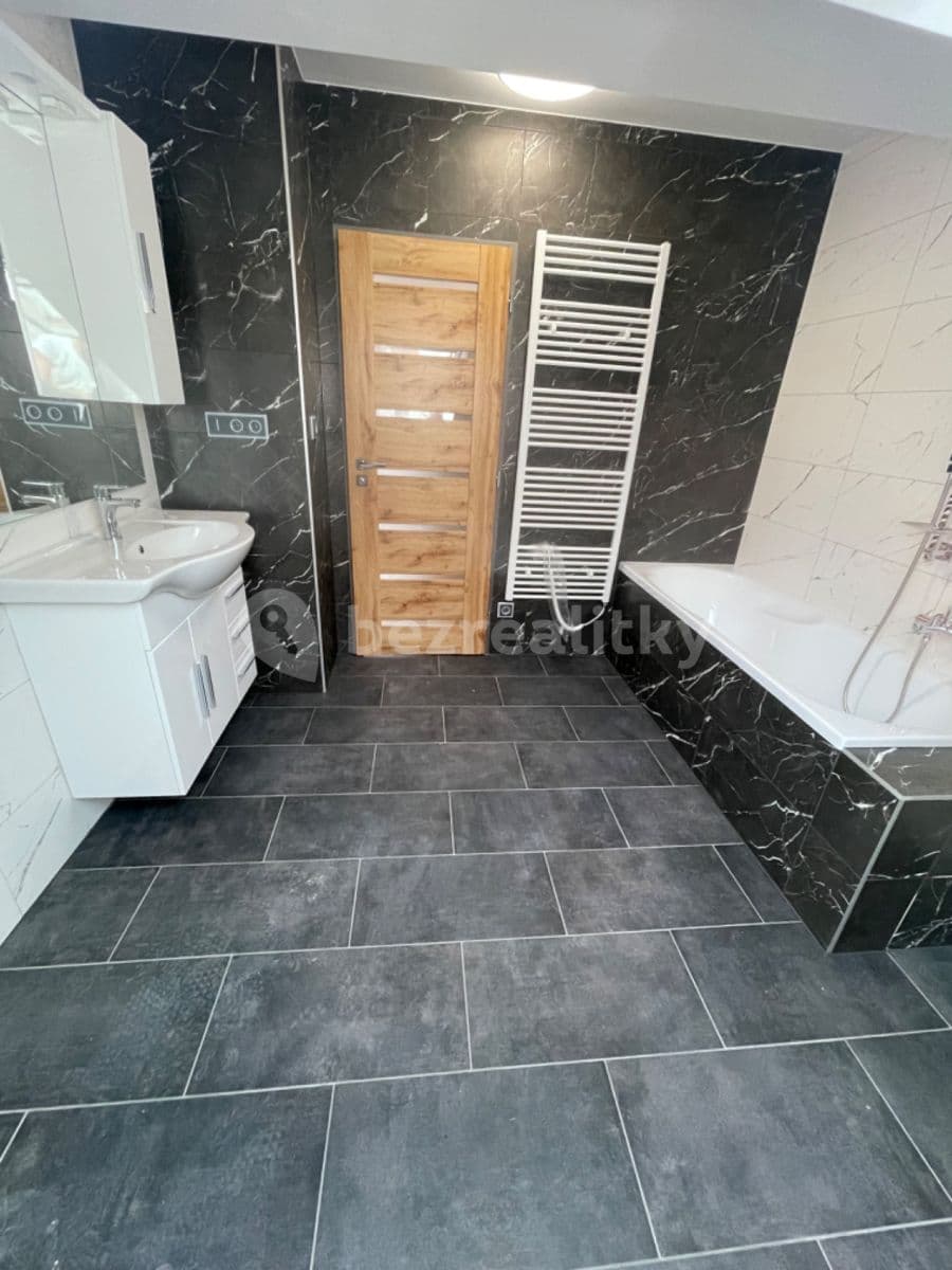Pronájem bytu 3+kk 74 m², Bratří Čapků, Hradec Králové, Královéhradecký kraj Pronájem bytu 3+kk 74 m², Bratří Čapků, Hradec Králové, Královéhradecký kraj
