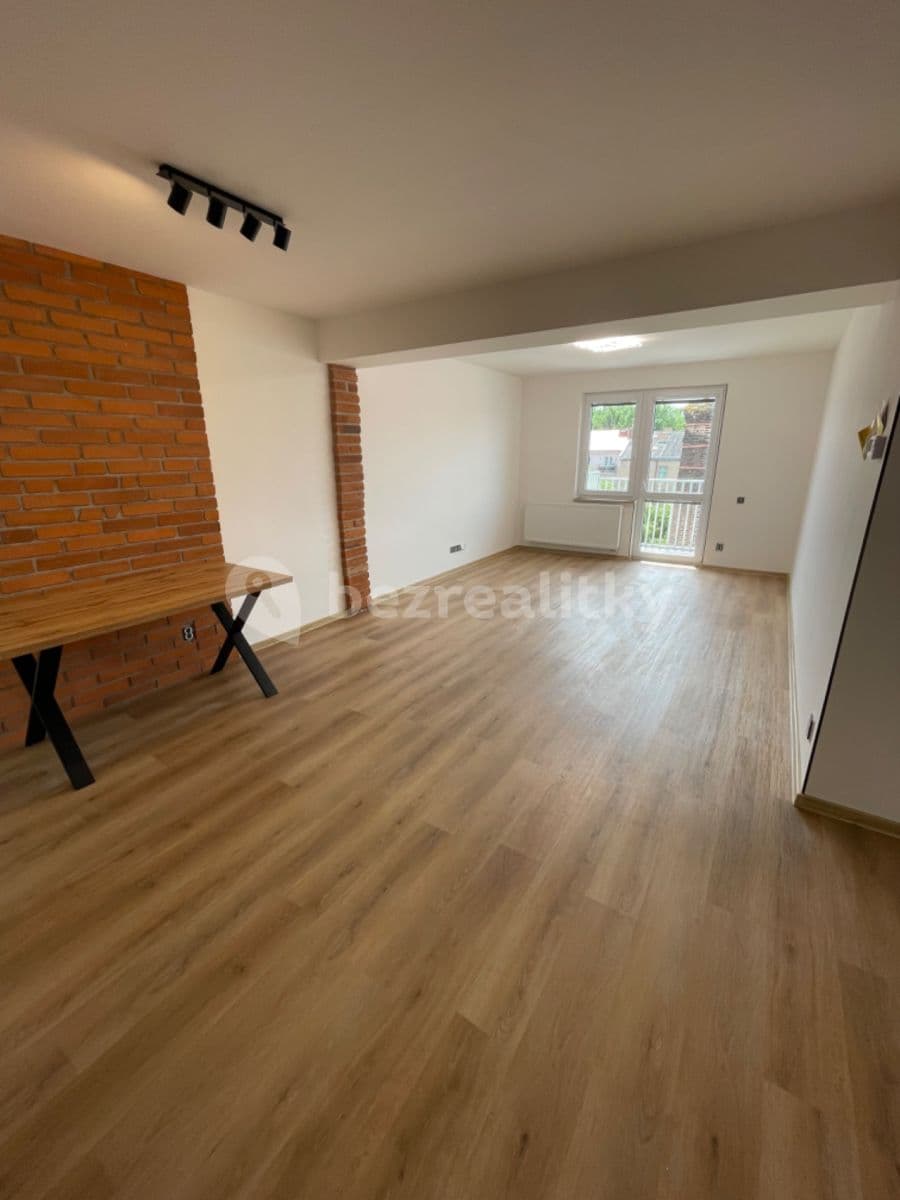 Pronájem bytu 3+kk 74 m², Bratří Čapků, Hradec Králové, Královéhradecký kraj Pronájem bytu 3+kk 74 m², Bratří Čapků, Hradec Králové, Královéhradecký kraj