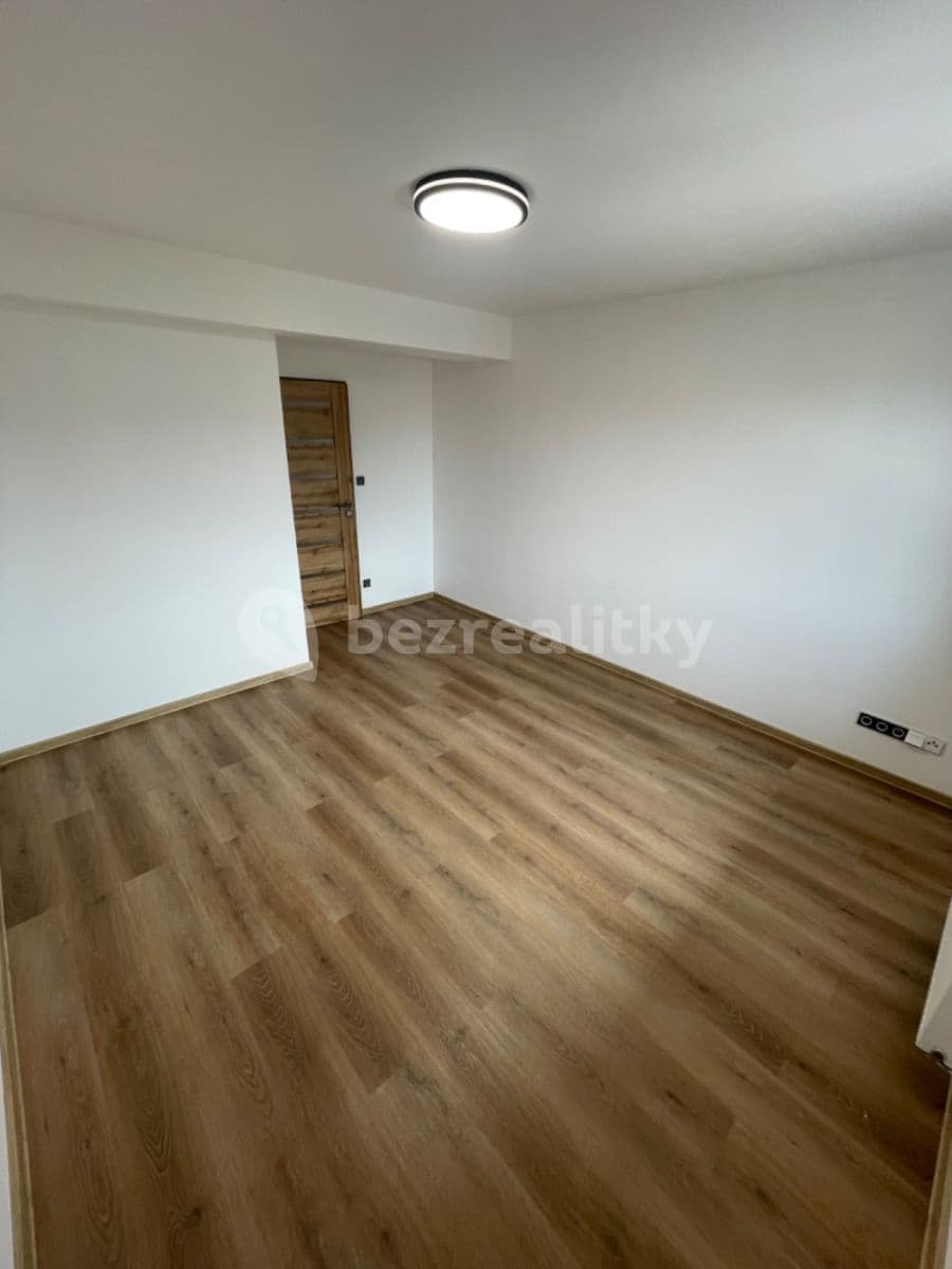 Pronájem bytu 3+kk 74 m², Bratří Čapků, Hradec Králové, Královéhradecký kraj Pronájem bytu 3+kk 74 m², Bratří Čapků, Hradec Králové, Královéhradecký kraj
