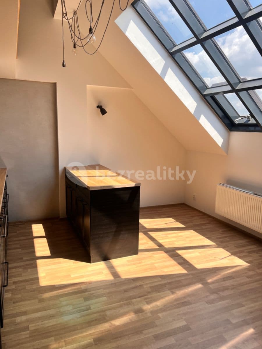 Pronájem bytu 3+kk 70 m², 28. pluku, Praha, Praha Pronájem bytu 3+kk 70 m², 28. pluku, Praha, Praha