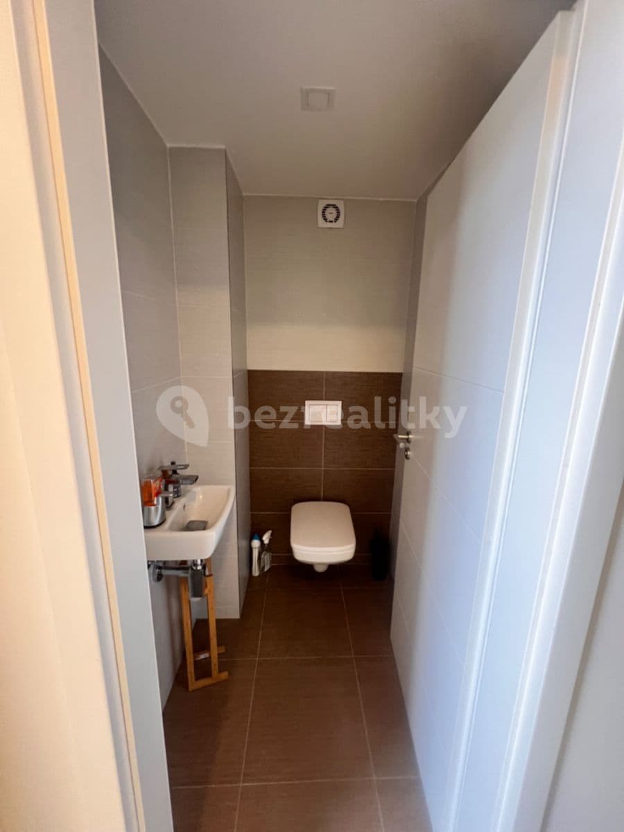Pronájem bytu 3+kk 70 m², 28. pluku, Praha, Praha Pronájem bytu 3+kk 70 m², 28. pluku, Praha, Praha