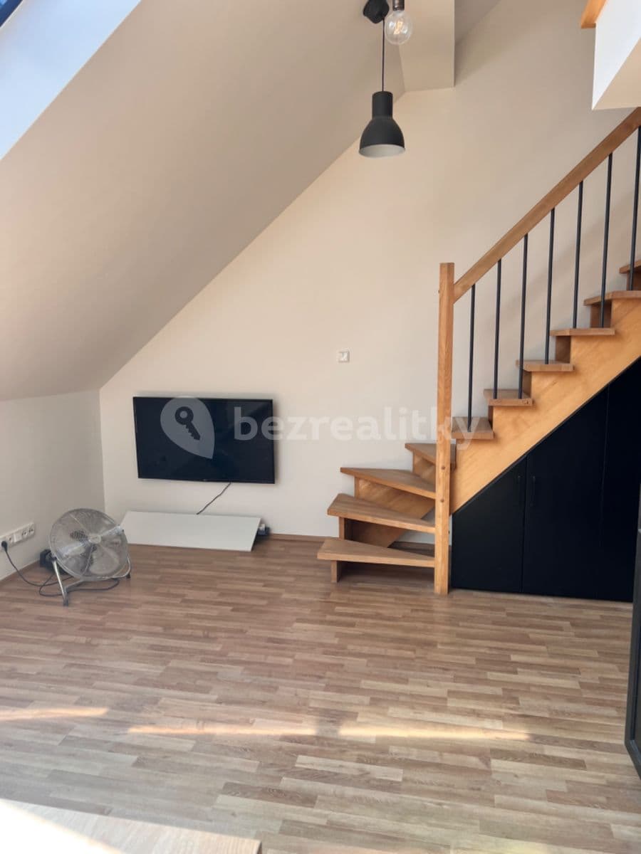 Pronájem bytu 3+kk 70 m², 28. pluku, Praha, Praha Pronájem bytu 3+kk 70 m², 28. pluku, Praha, Praha