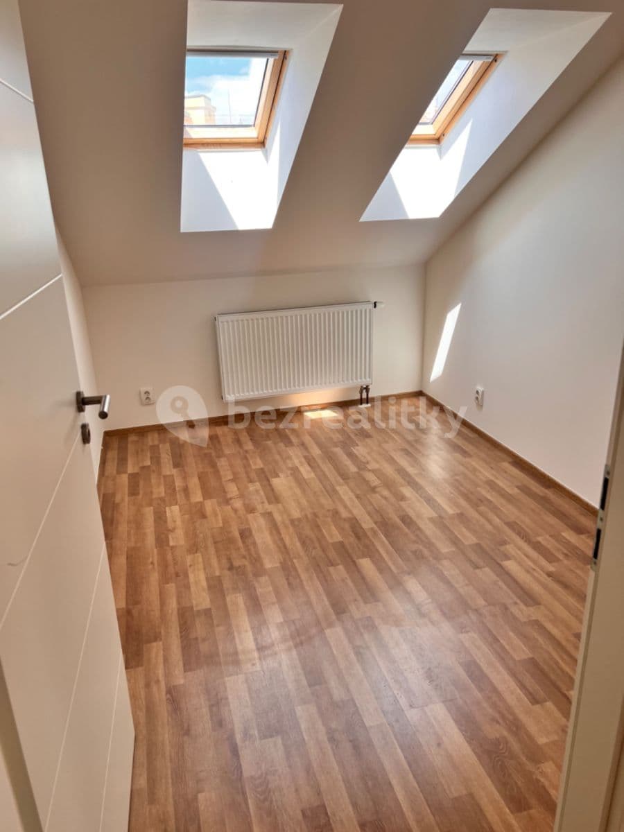 Pronájem bytu 3+kk 70 m², 28. pluku, Praha, Praha Pronájem bytu 3+kk 70 m², 28. pluku, Praha, Praha
