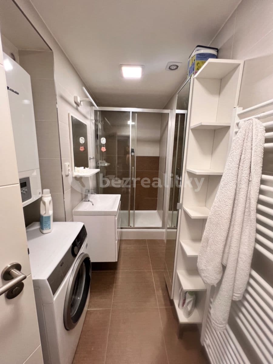 Pronájem bytu 3+kk 70 m², 28. pluku, Praha, Praha Pronájem bytu 3+kk 70 m², 28. pluku, Praha, Praha