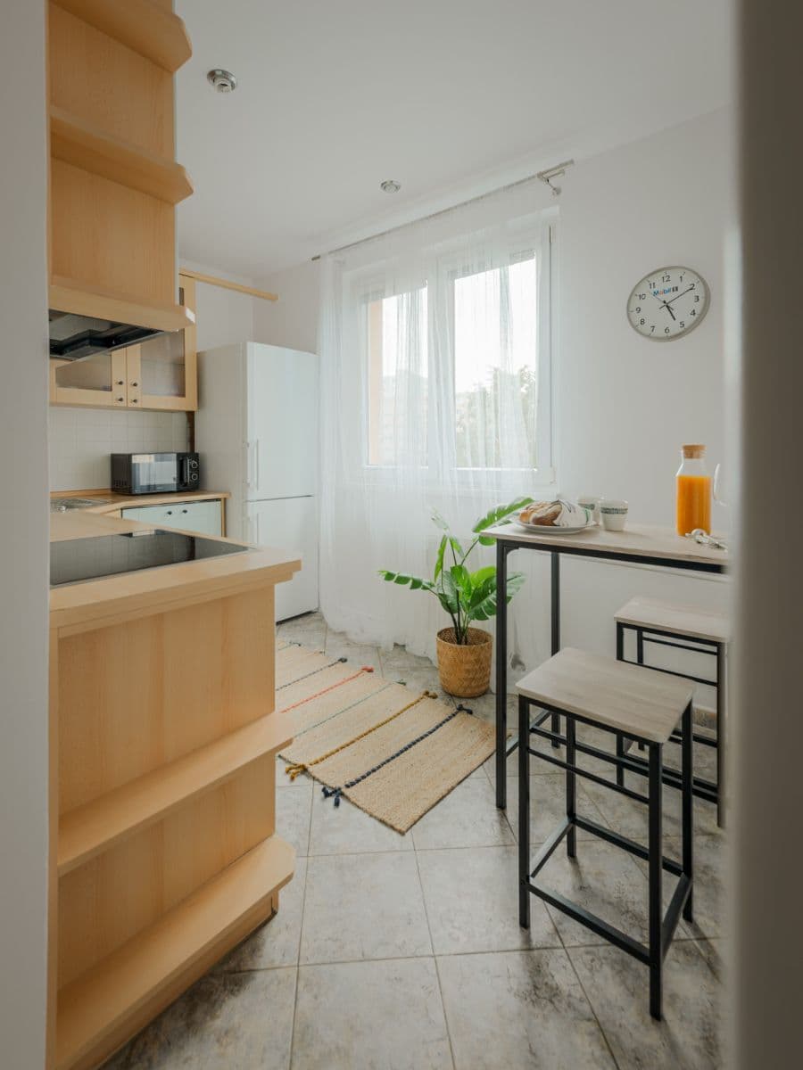 Prodej bytu 2+1 55 m², Chotutická, Praha, Praha Prodej bytu 2+1 55 m², Chotutická, Praha, Praha
