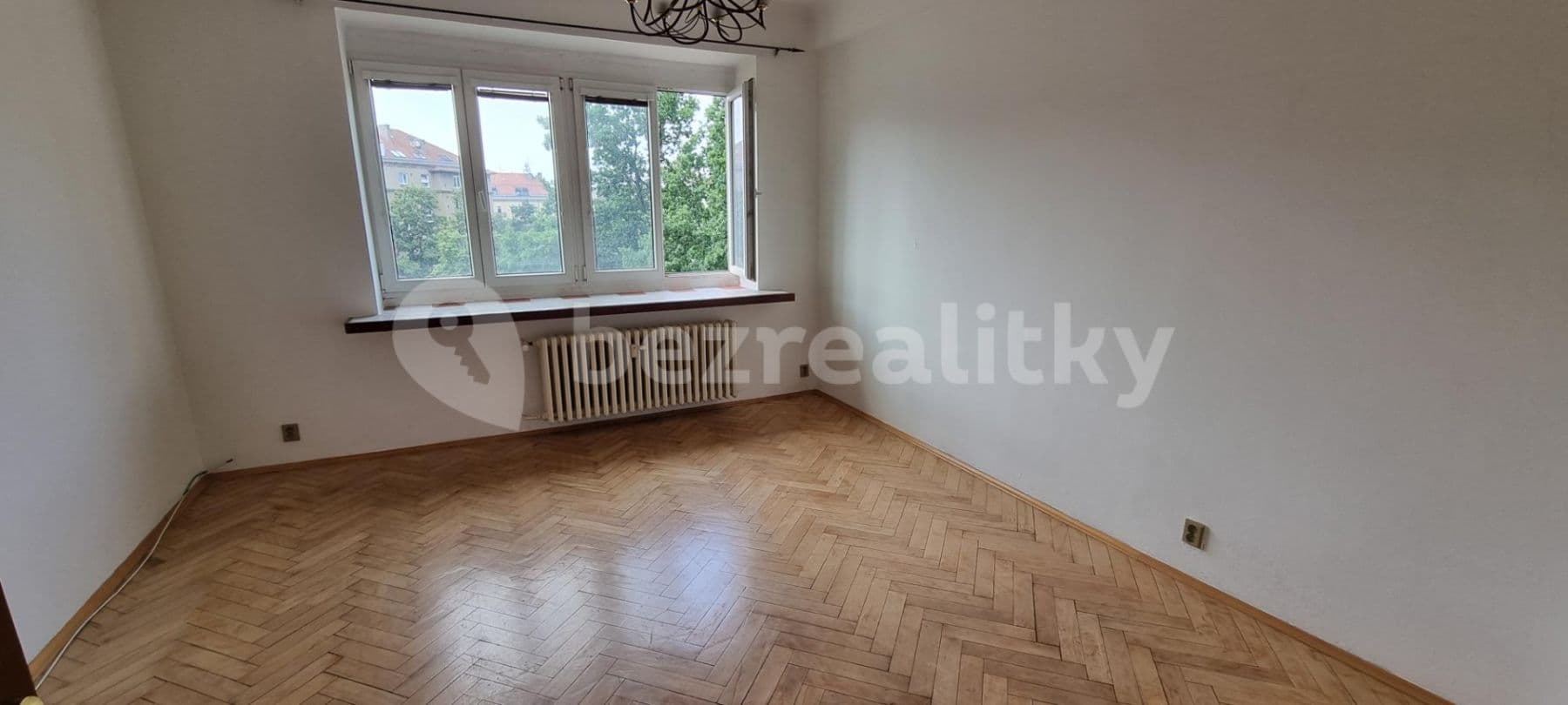 Pronájem bytu 2+1 71 m², 28. pluku, Praha, Praha Pronájem bytu 2+1 71 m², 28. pluku, Praha, Praha