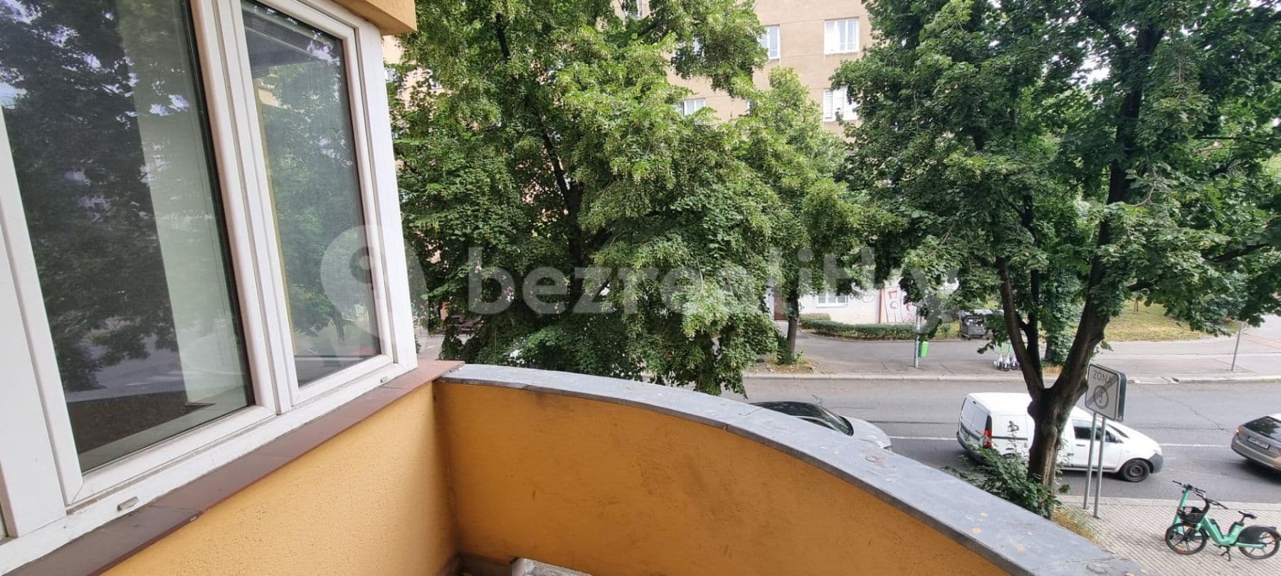 Pronájem bytu 2+1 71 m², 28. pluku, Praha, Praha Pronájem bytu 2+1 71 m², 28. pluku, Praha, Praha