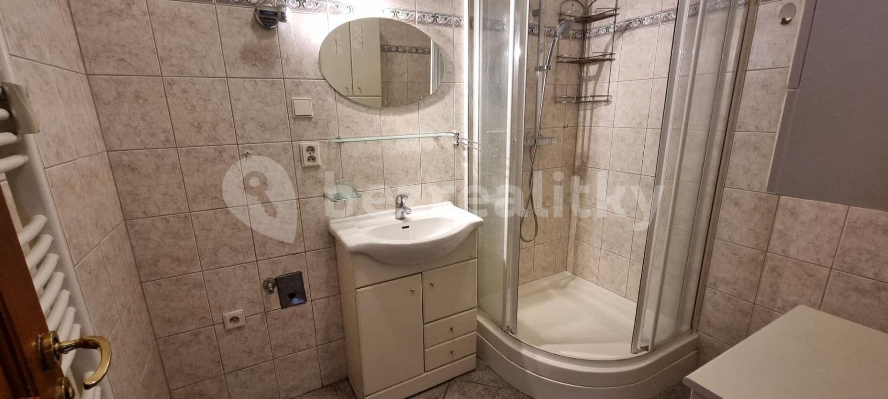 Pronájem bytu 2+1 71 m², 28. pluku, Praha, Praha Pronájem bytu 2+1 71 m², 28. pluku, Praha, Praha