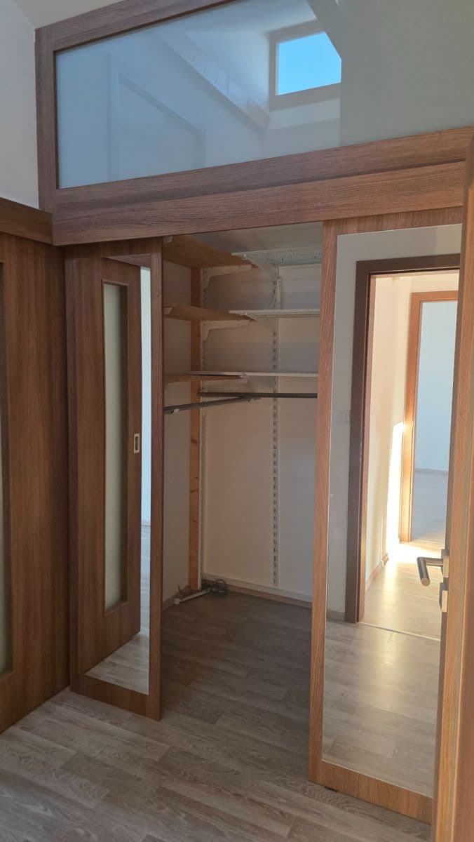 Pronájem domu 200 m², pozemek 970 m², Lhenická, Praha, Praha Pronájem domu 200 m², pozemek 970 m², Lhenická, Praha, Praha