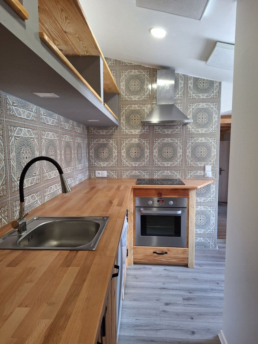 Pronájem domu 93 m², pozemek 50 m², V. Burgra, Kladno, Středočeský kraj Pronájem domu 93 m², pozemek 50 m², V. Burgra, Kladno, Středočeský kraj