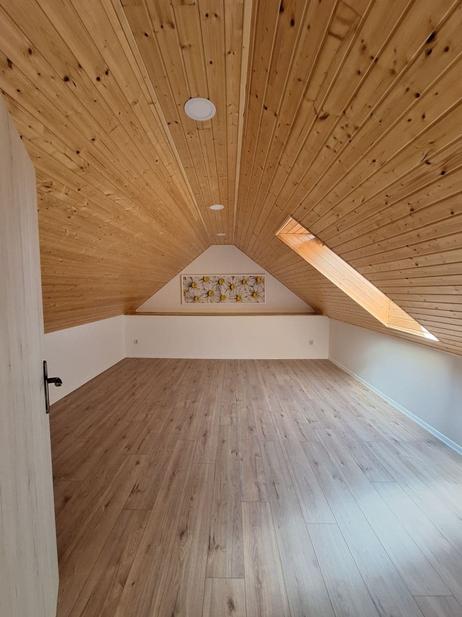 Pronájem domu 93 m², pozemek 50 m², V. Burgra, Kladno, Středočeský kraj Pronájem domu 93 m², pozemek 50 m², V. Burgra, Kladno, Středočeský kraj