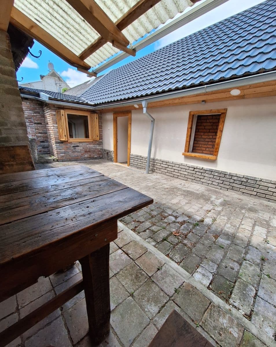 Pronájem domu 93 m², pozemek 50 m², V. Burgra, Kladno, Středočeský kraj Pronájem domu 93 m², pozemek 50 m², V. Burgra, Kladno, Středočeský kraj