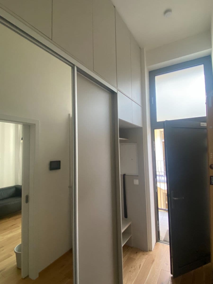 Pronájem bytu 1+kk 39 m², Na Valentince, Praha, Praha Pronájem bytu 1+kk 39 m², Na Valentince, Praha, Praha