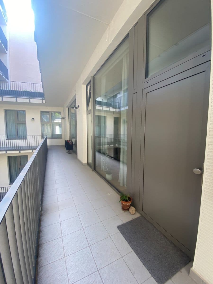 Pronájem bytu 1+kk 39 m², Na Valentince, Praha, Praha Pronájem bytu 1+kk 39 m², Na Valentince, Praha, Praha