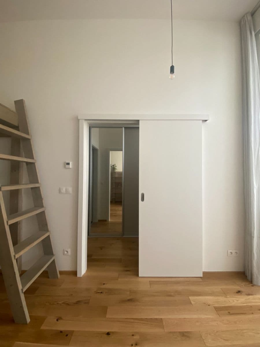 Pronájem bytu 1+kk 39 m², Na Valentince, Praha, Praha Pronájem bytu 1+kk 39 m², Na Valentince, Praha, Praha