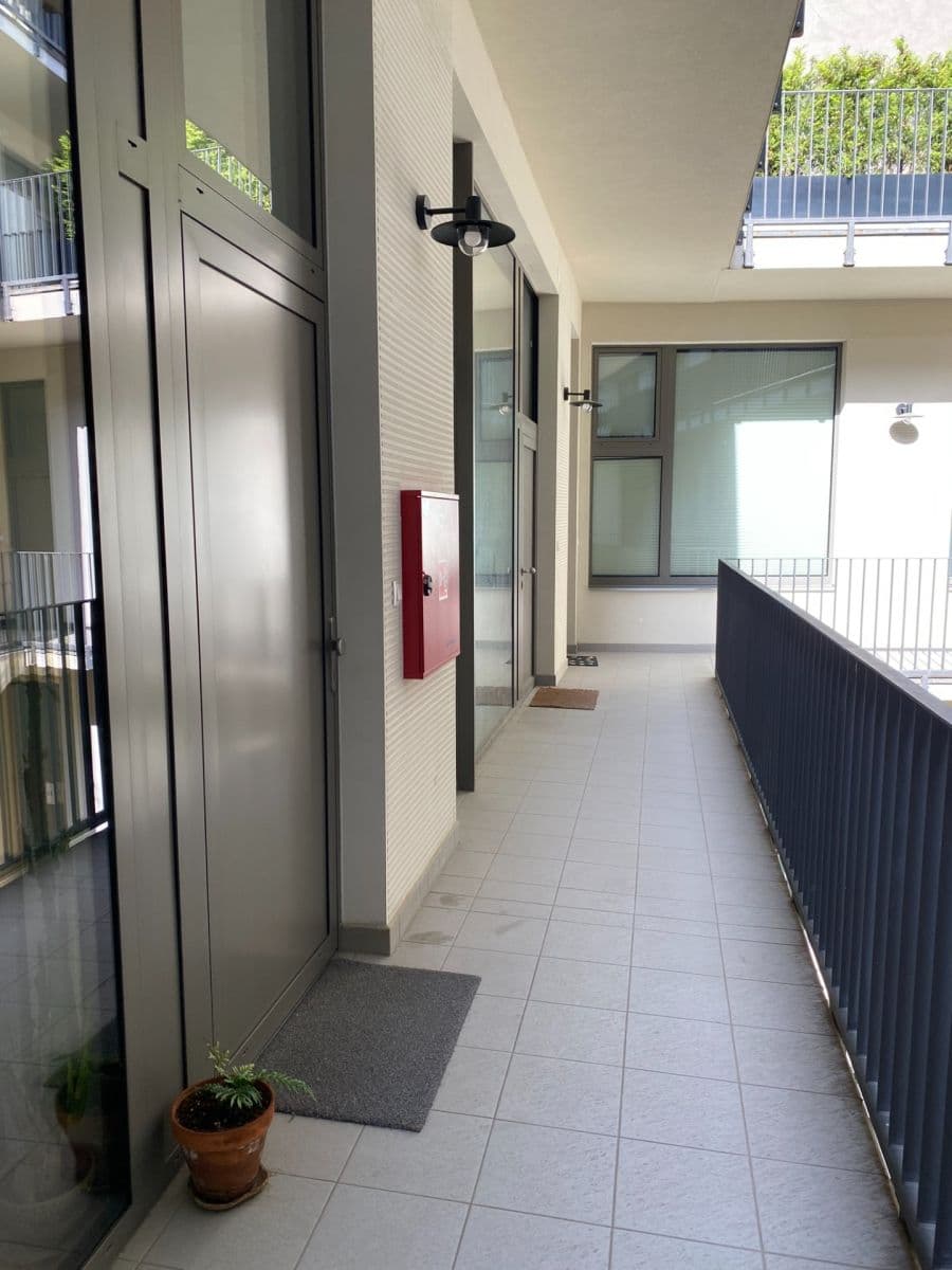 Pronájem bytu 1+kk 39 m², Na Valentince, Praha, Praha Pronájem bytu 1+kk 39 m², Na Valentince, Praha, Praha