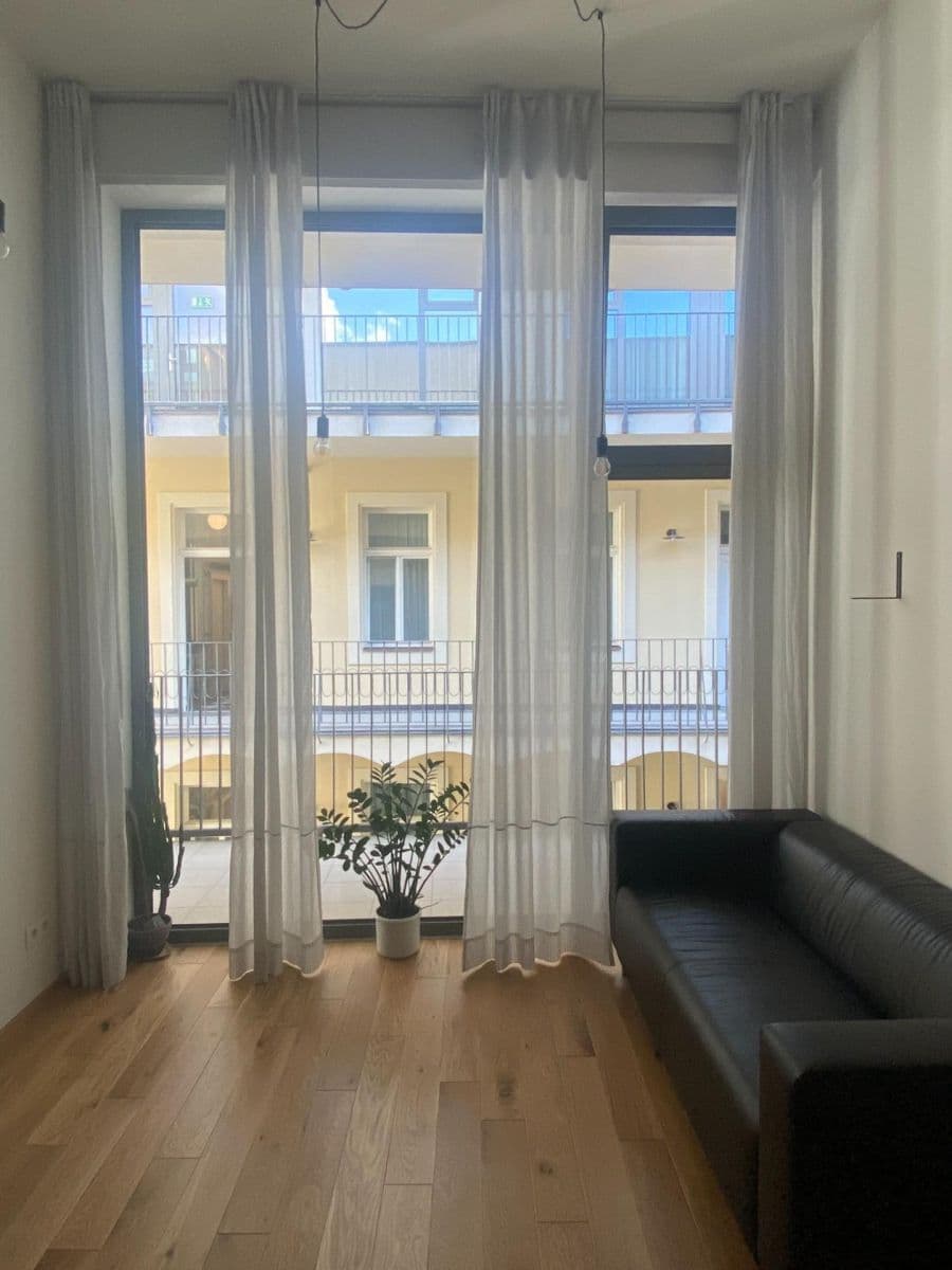 Pronájem bytu 1+kk 39 m², Na Valentince, Praha, Praha Pronájem bytu 1+kk 39 m², Na Valentince, Praha, Praha