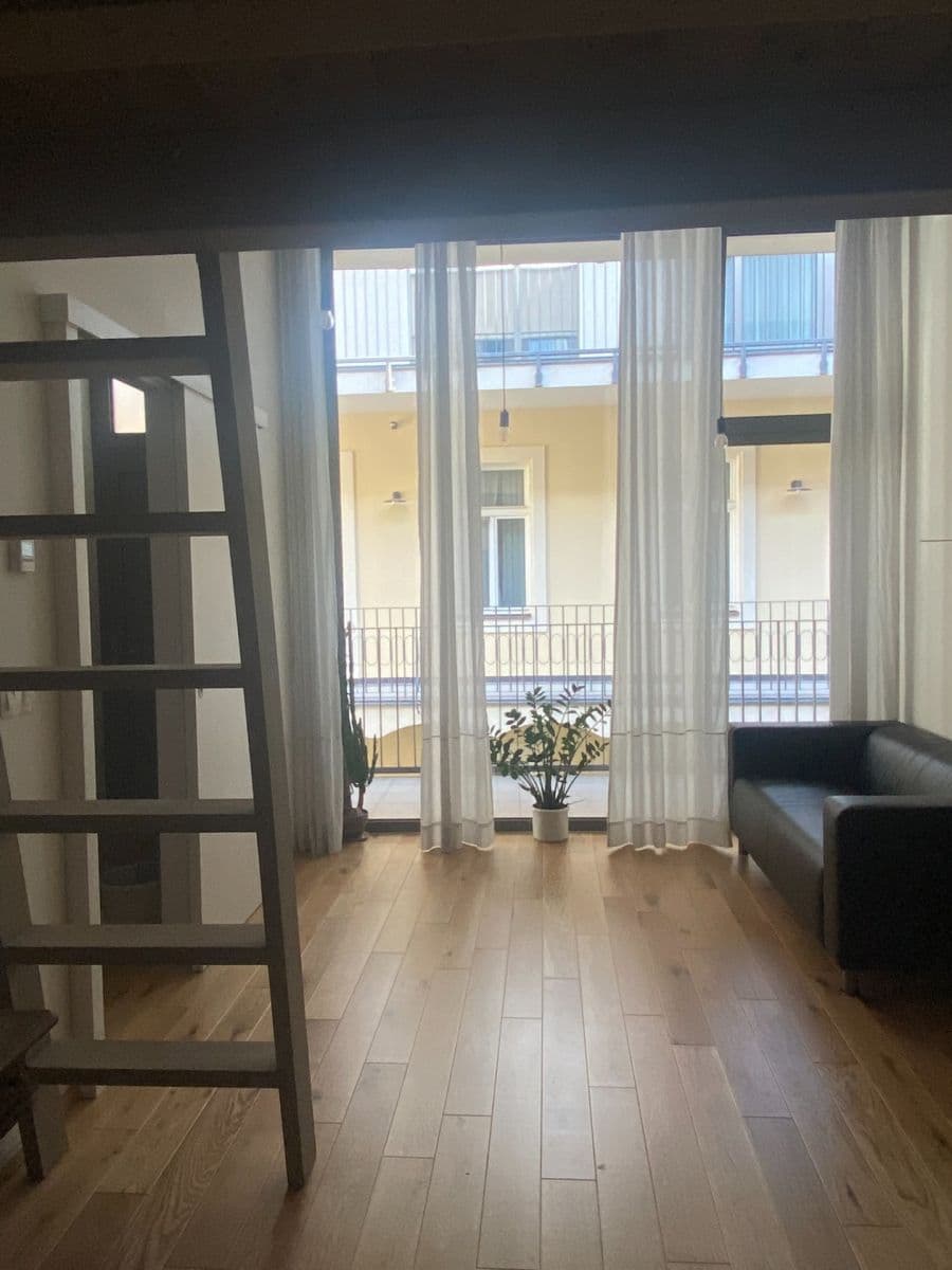Pronájem bytu 1+kk 39 m², Na Valentince, Praha, Praha Pronájem bytu 1+kk 39 m², Na Valentince, Praha, Praha