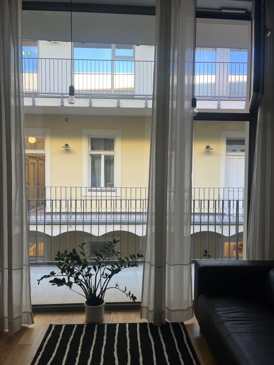 Pronájem bytu 1+kk 39 m², Na Valentince, Praha, Praha Pronájem bytu 1+kk 39 m², Na Valentince, Praha, Praha