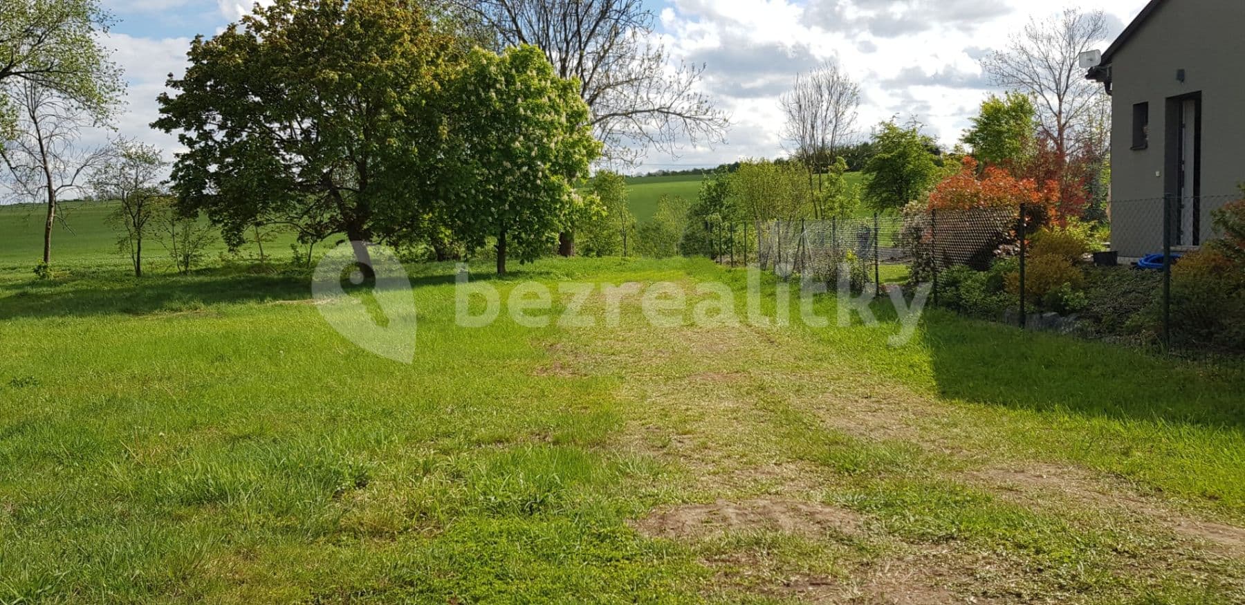 Prodej pozemku 1.034 m², Pod Kapličkou, Předboj, Středočeský kraj Prodej pozemku 1.034 m², Pod Kapličkou, Předboj, Středočeský kraj