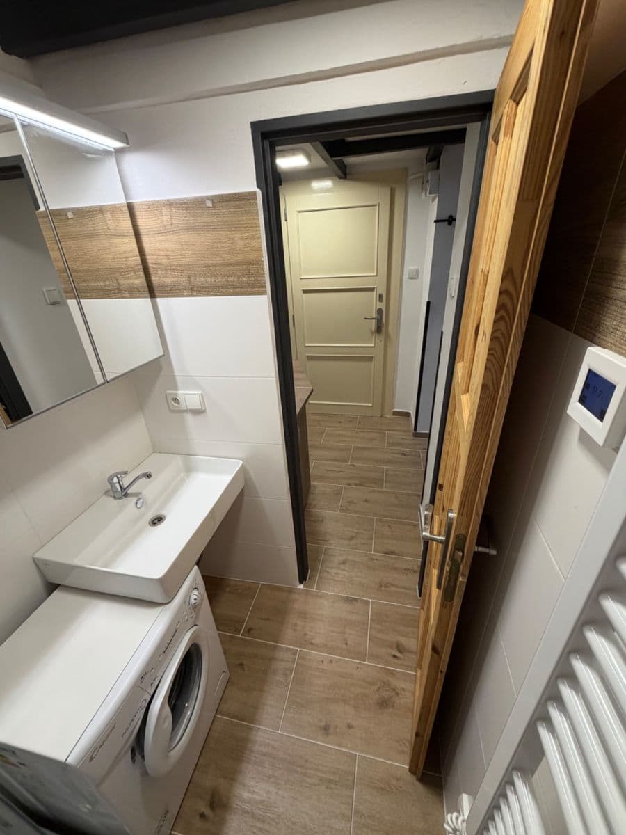 Pronájem bytu 1+kk 28 m², Ruská, Praha, Praha Pronájem bytu 1+kk 28 m², Ruská, Praha, Praha