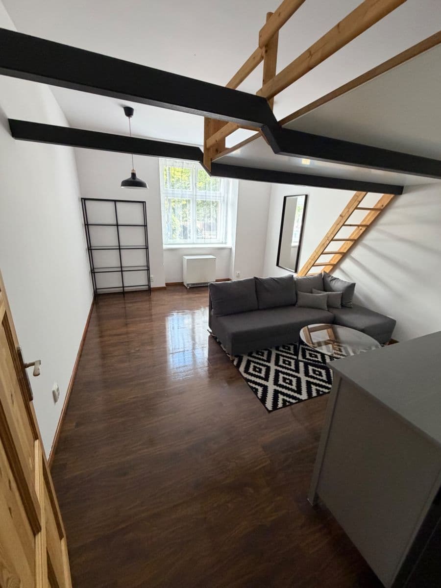 Pronájem bytu 1+kk 28 m², Ruská, Praha, Praha Pronájem bytu 1+kk 28 m², Ruská, Praha, Praha