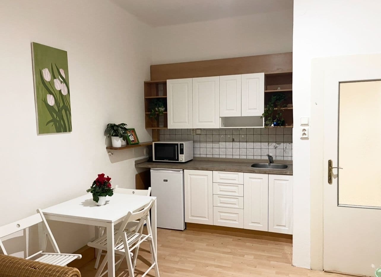 Pronájem bytu 1+kk 25 m², Krátká, Praha, Praha Pronájem bytu 1+kk 25 m², Krátká, Praha, Praha