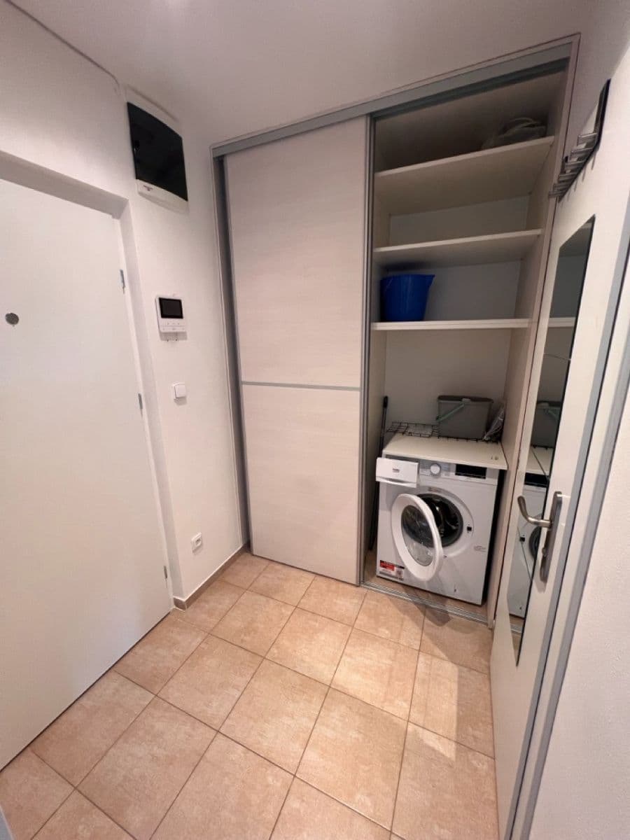 Pronájem bytu 1+kk 32 m², Pejevové, Praha, Praha Pronájem bytu 1+kk 32 m², Pejevové, Praha, Praha